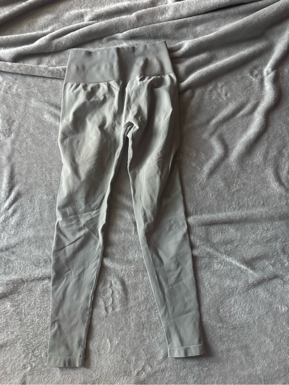 Aurola High-Waist Performance Leggings — Light Gray